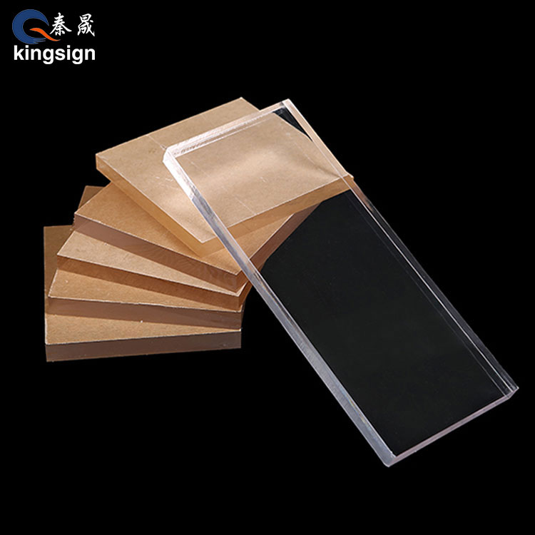 Akrylplater vs glass: Hvilket materiale er bedre for akvarier og bassengvinduer?